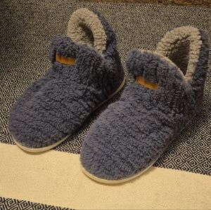 Gaa Huu Women's Cozy Blue Slippers Size 7-8